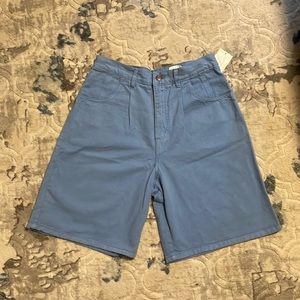 BAY street blue sky short